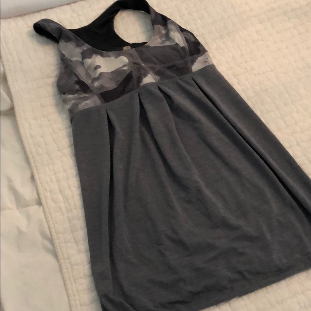 Lulu athletic top